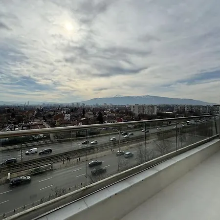 Panoramic View Near Airport דירה *