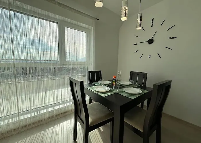 アパート Panoramic View Near Airport *