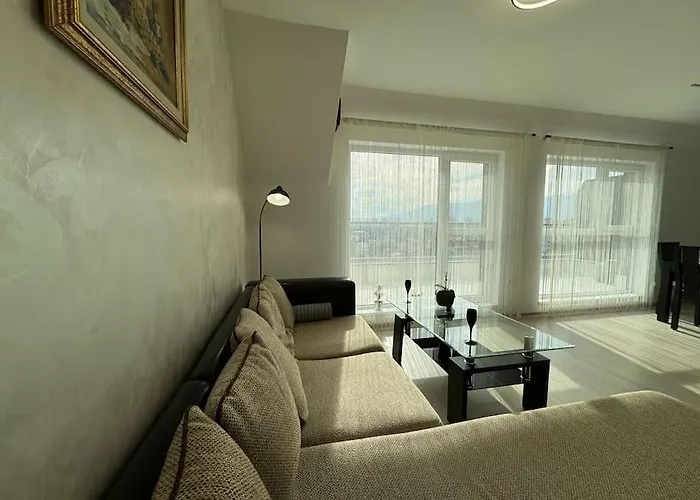 Panoramic View Near Airport アパート *