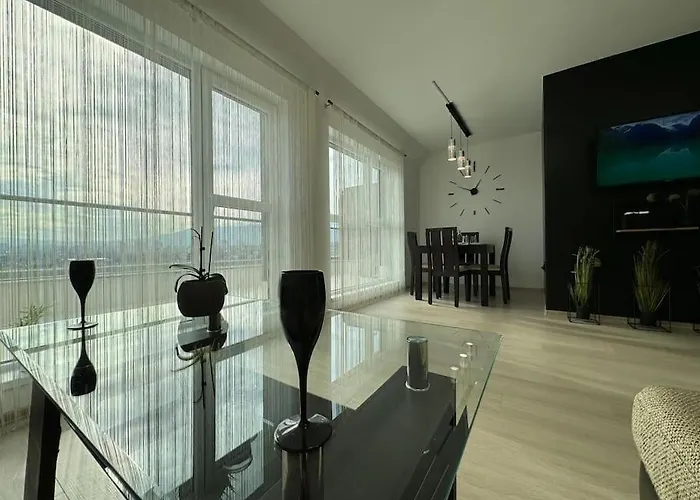 Panoramic View Near Airport Apartmán *