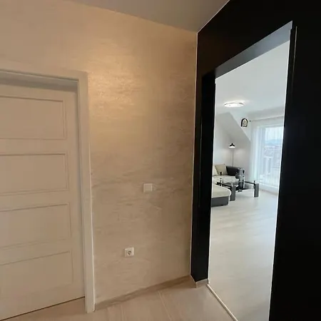 Panoramic View Near Airport Apartment *