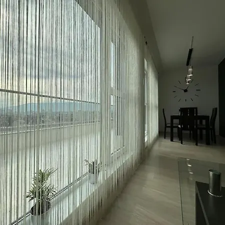 Apartment Panoramic View Near Airport *